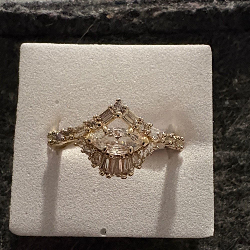 Elegant Gold and Silver Women's Ring